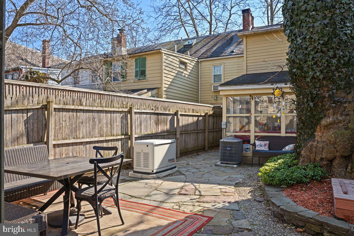 46 W Ferry STREET