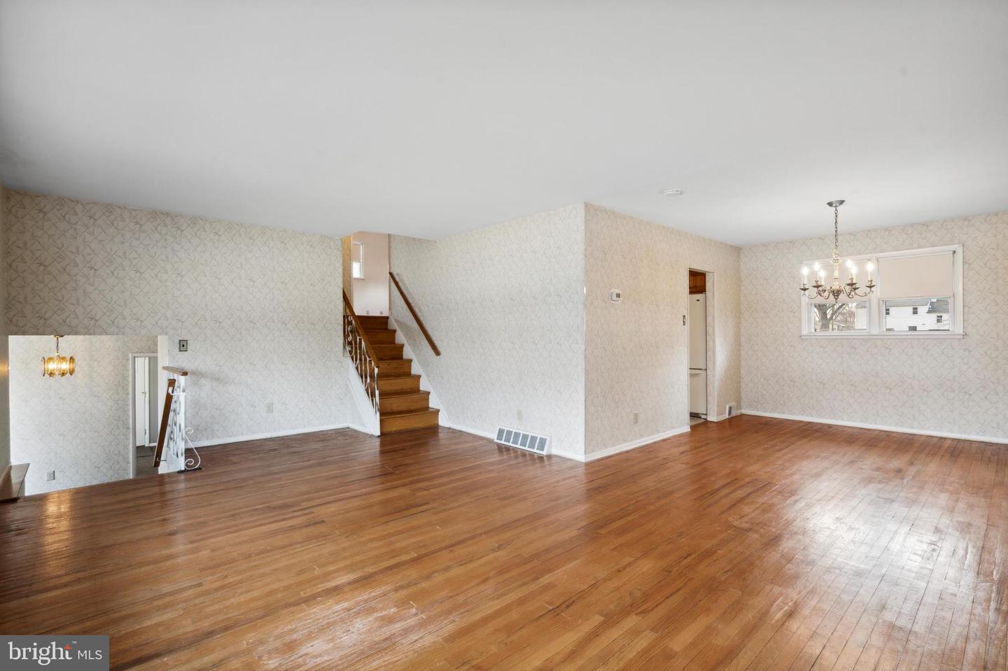 742 Cheryl Dr