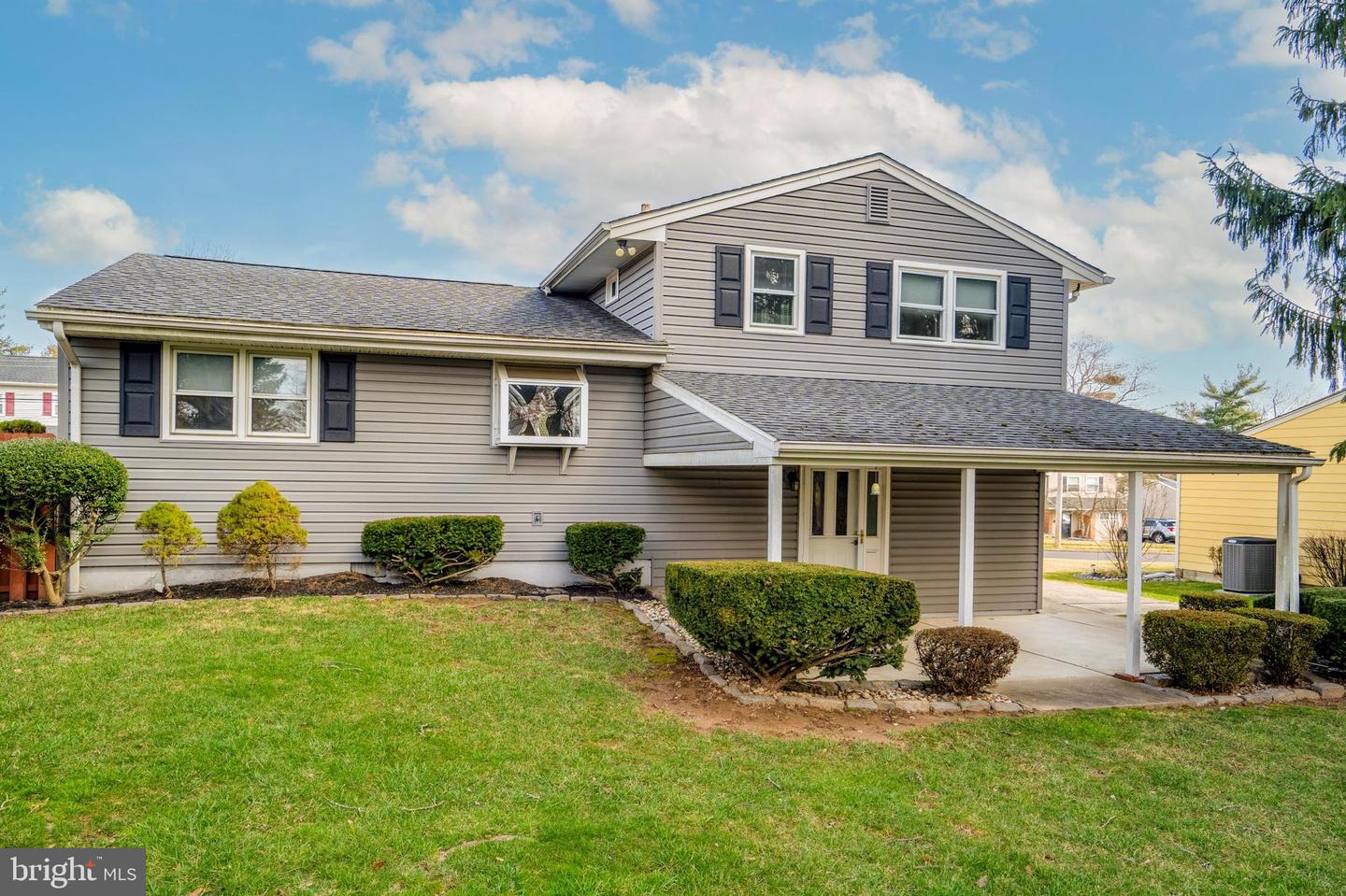 742 Cheryl Dr