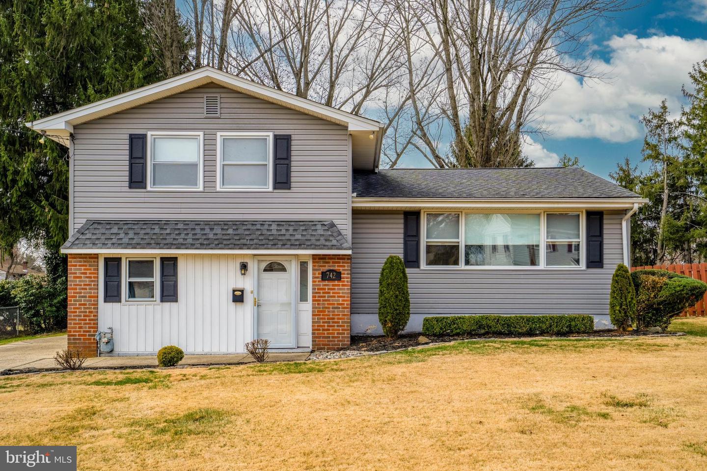742 Cheryl Dr