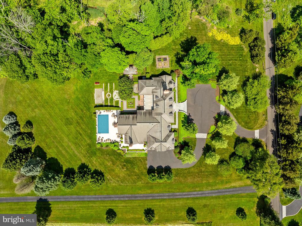 5965 Pidcock Creek ROAD