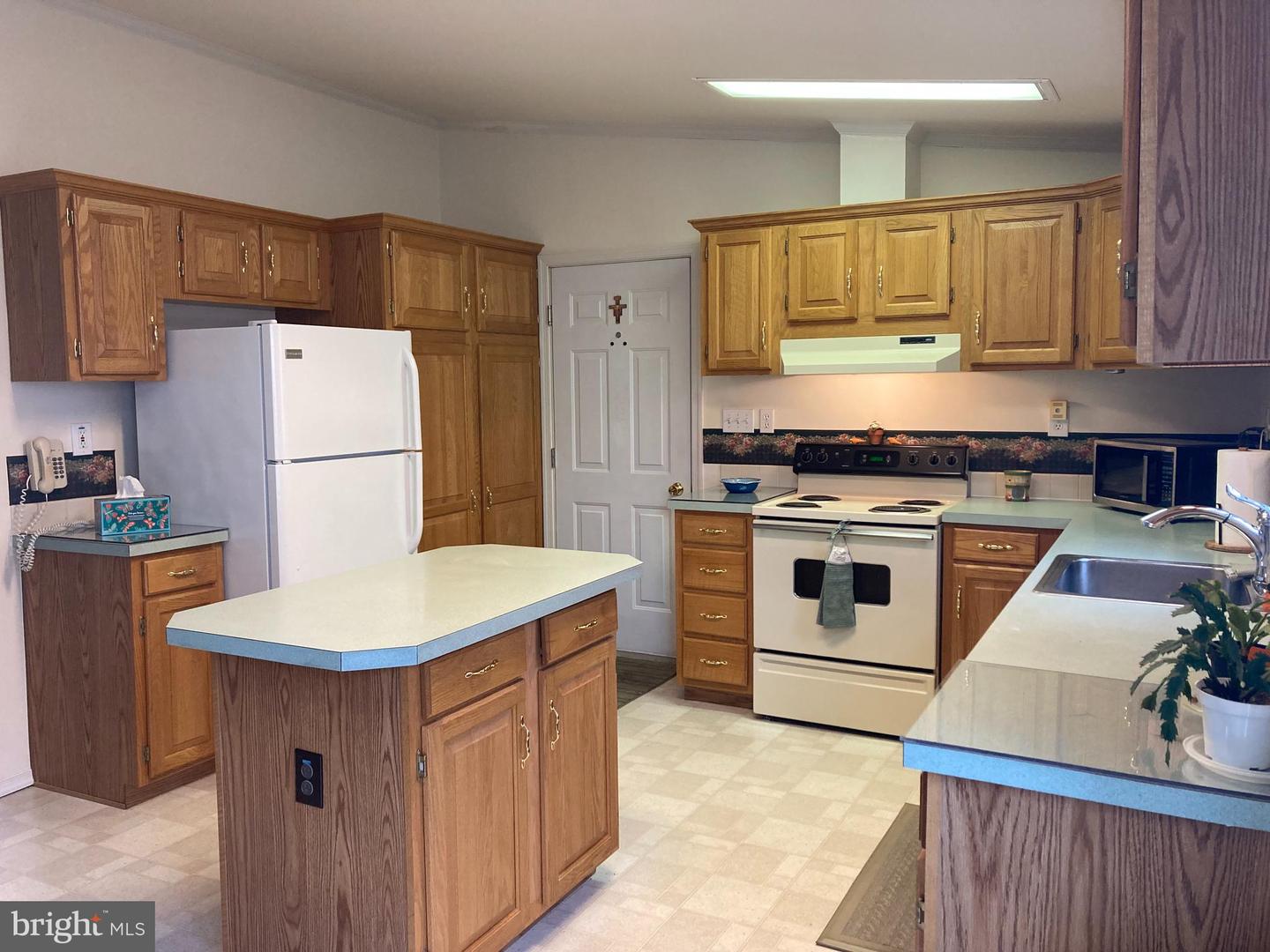530 Honeysuckle Ct