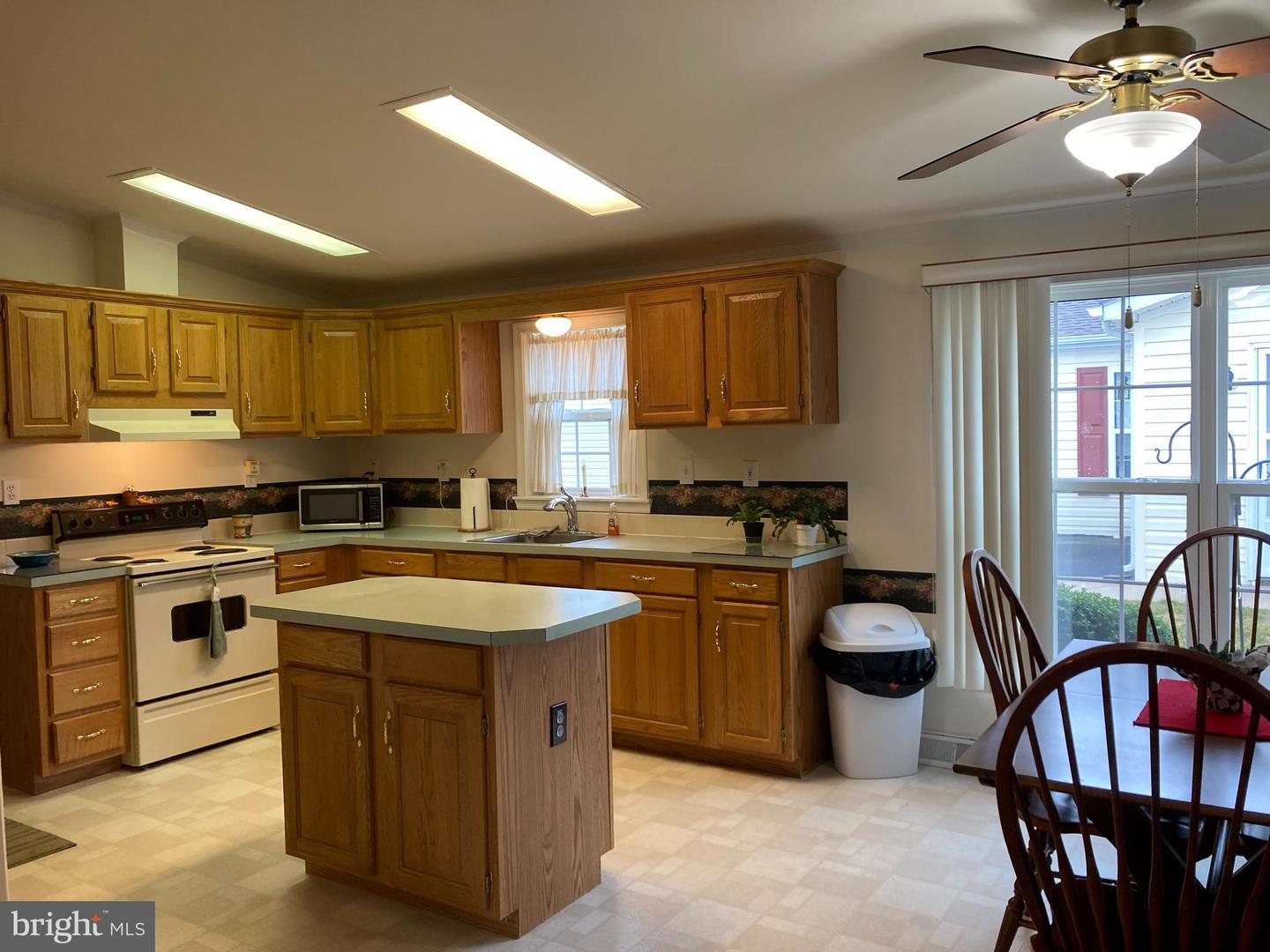 530 Honeysuckle Ct