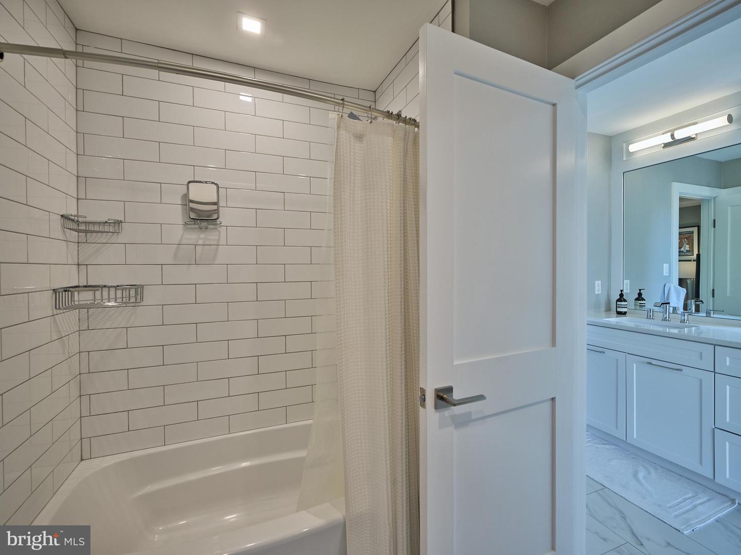 3 Turnberry Way