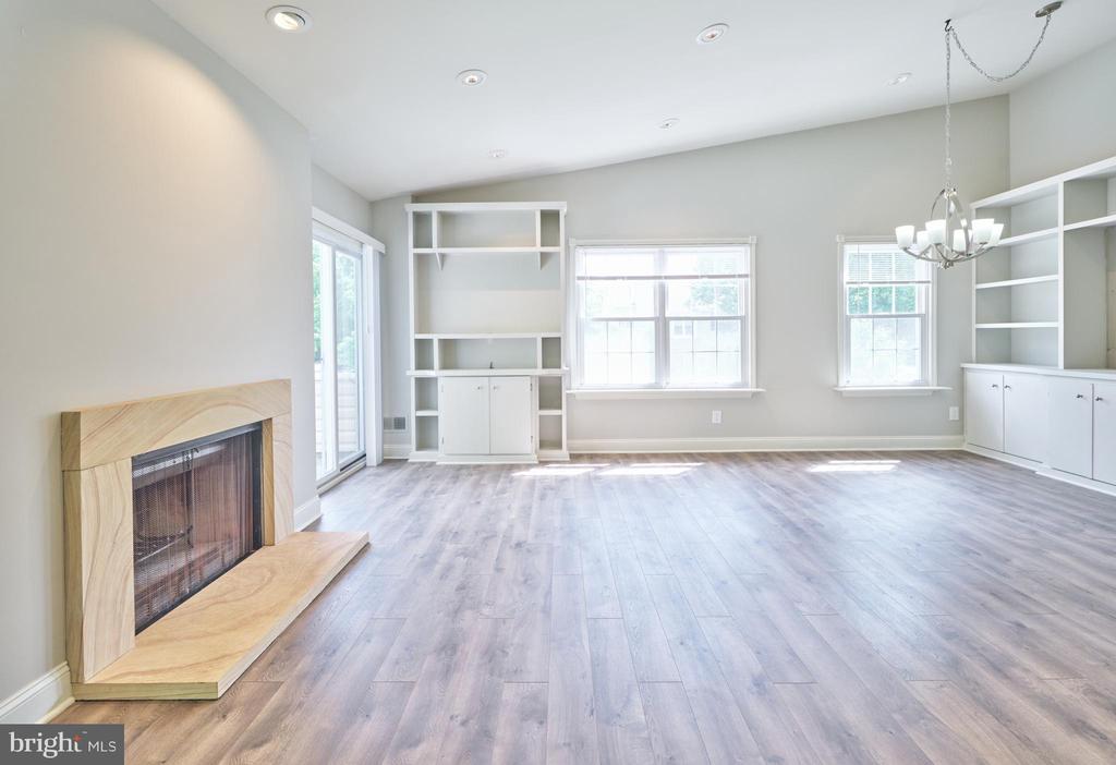 51 MEADOW LN