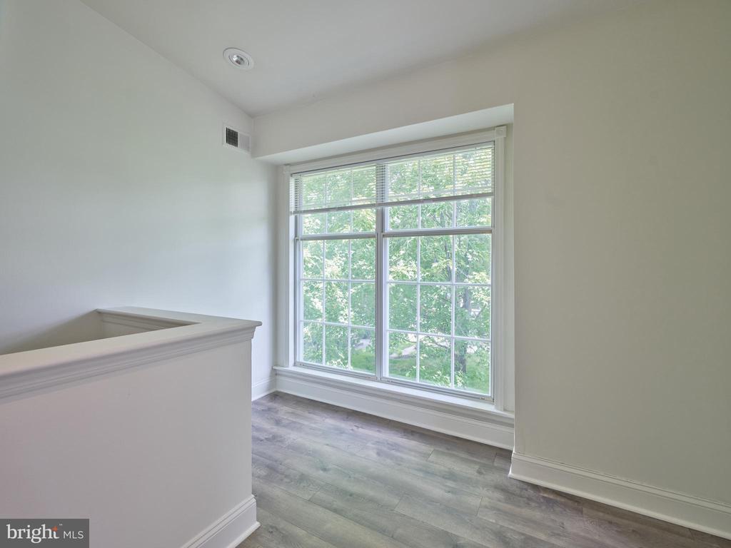 51 MEADOW LN