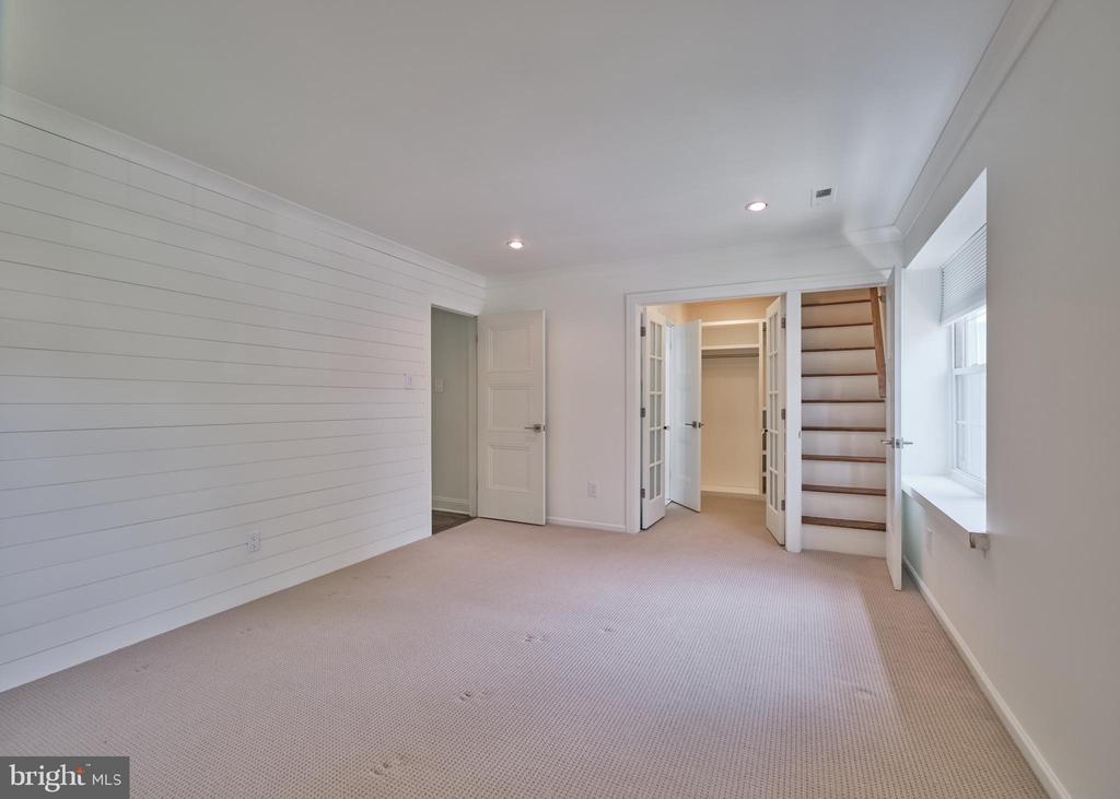51 MEADOW LN