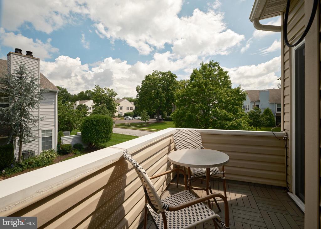 51 MEADOW LN