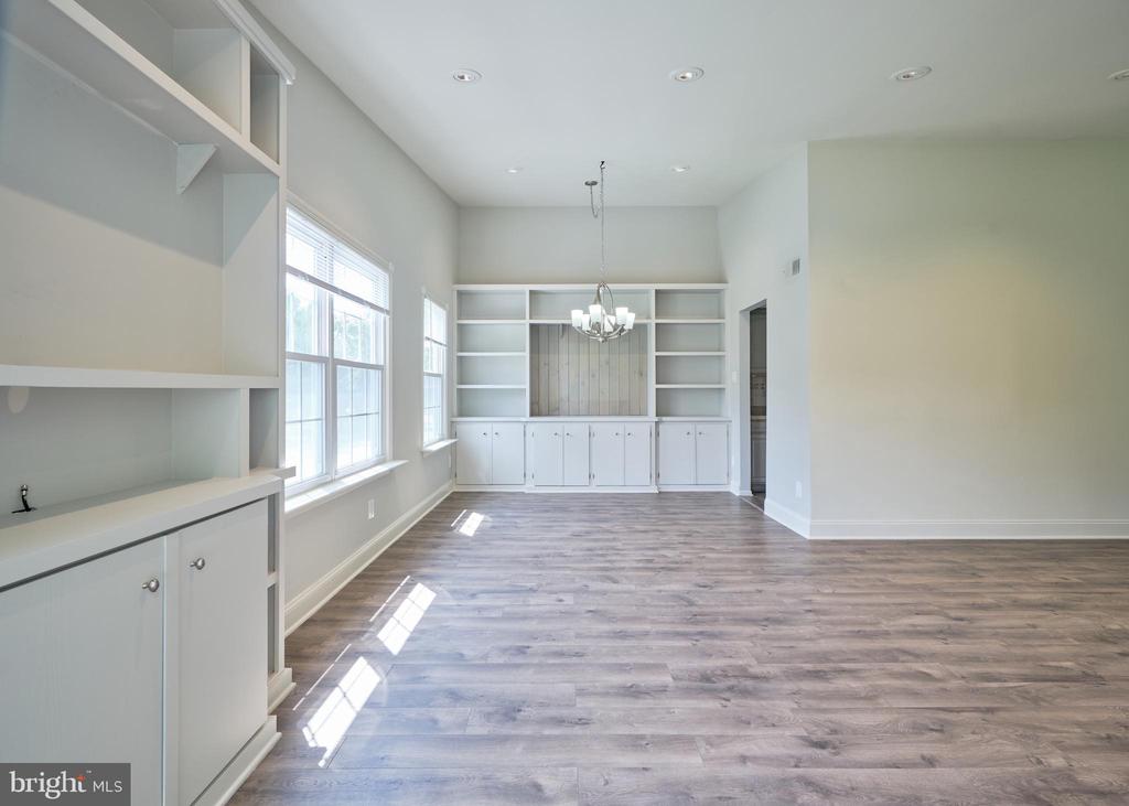 51 MEADOW LN