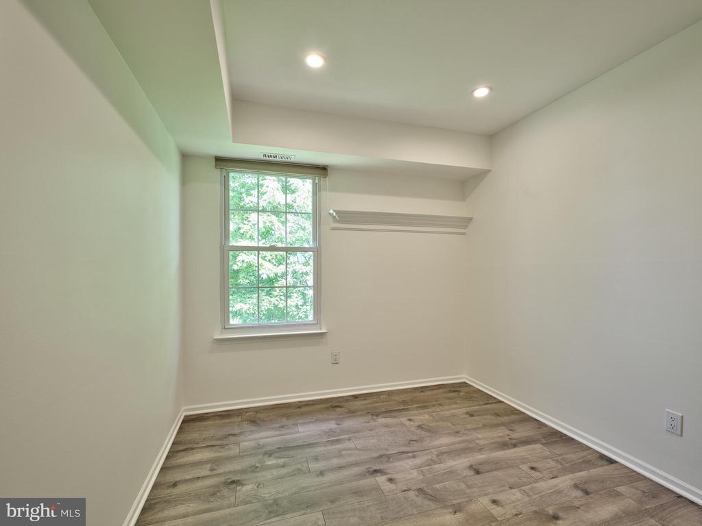 51 MEADOW LN