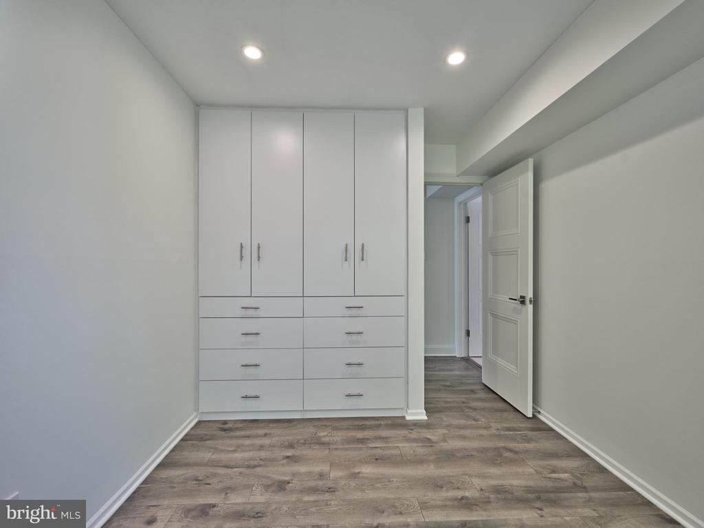 51 MEADOW LN