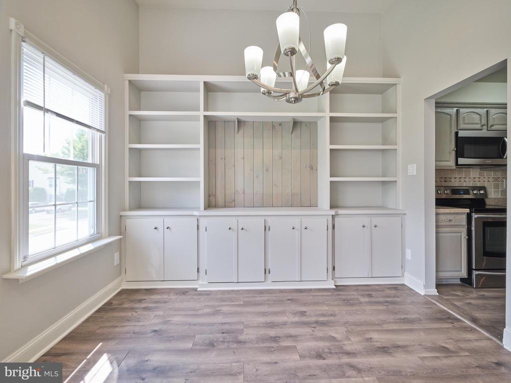 51 MEADOW LN