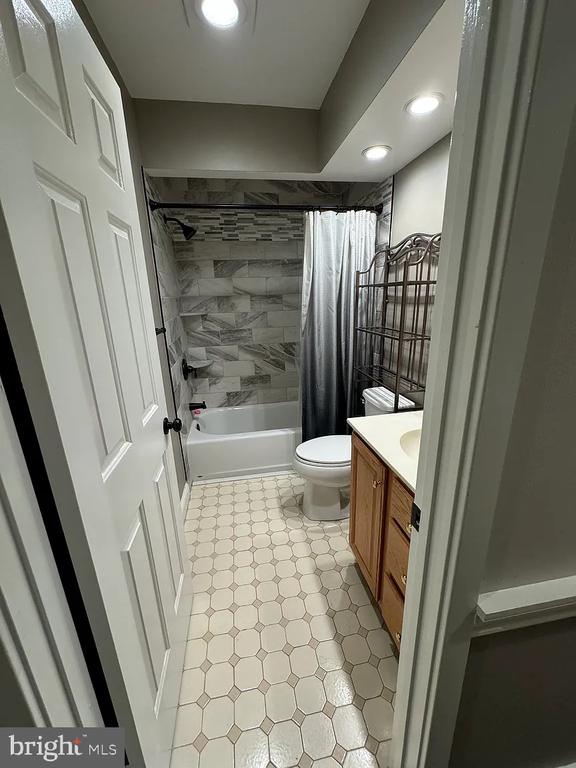 209 PEBBLE COURT