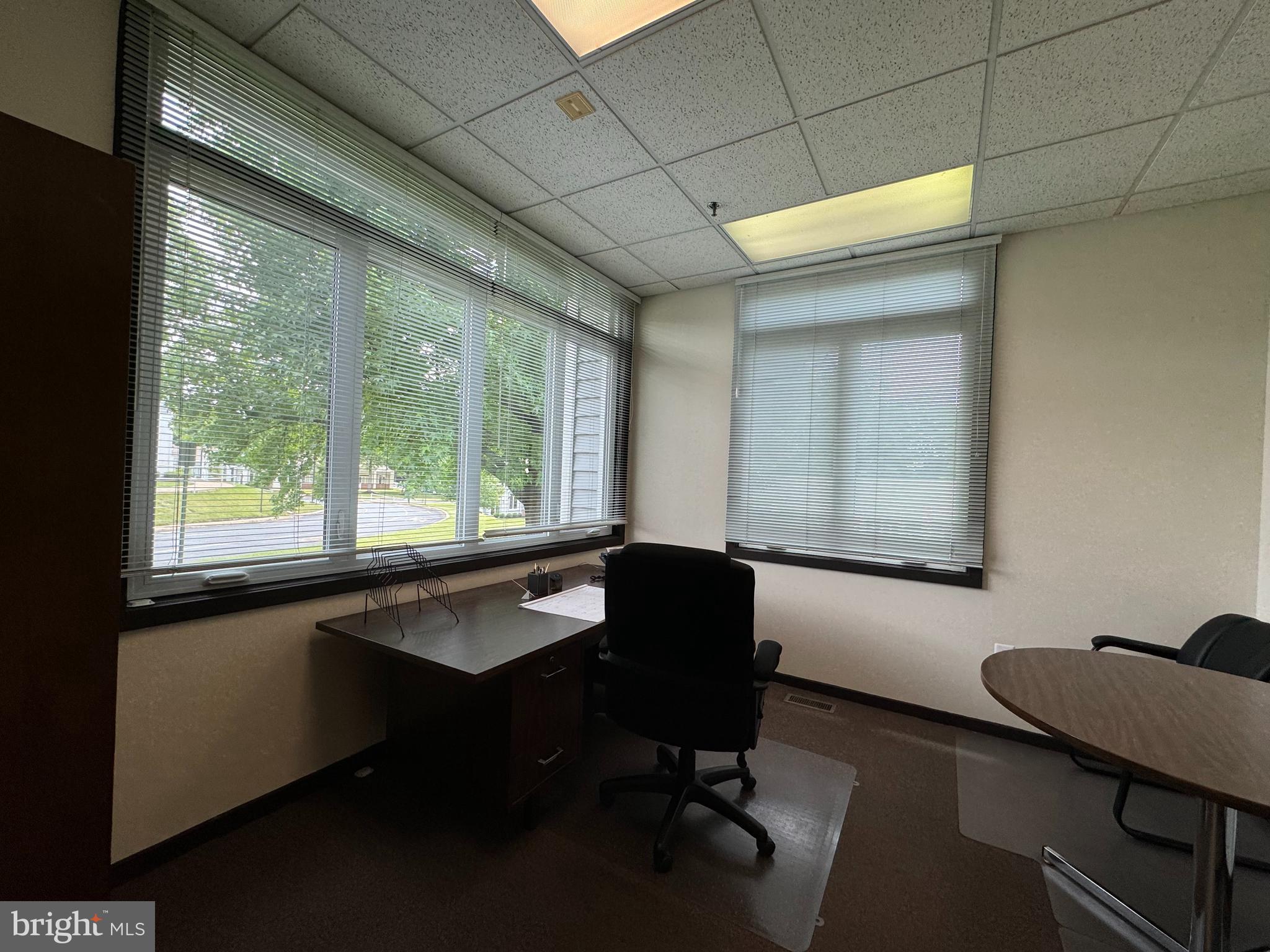 504 CORPORATE DRIVE W W