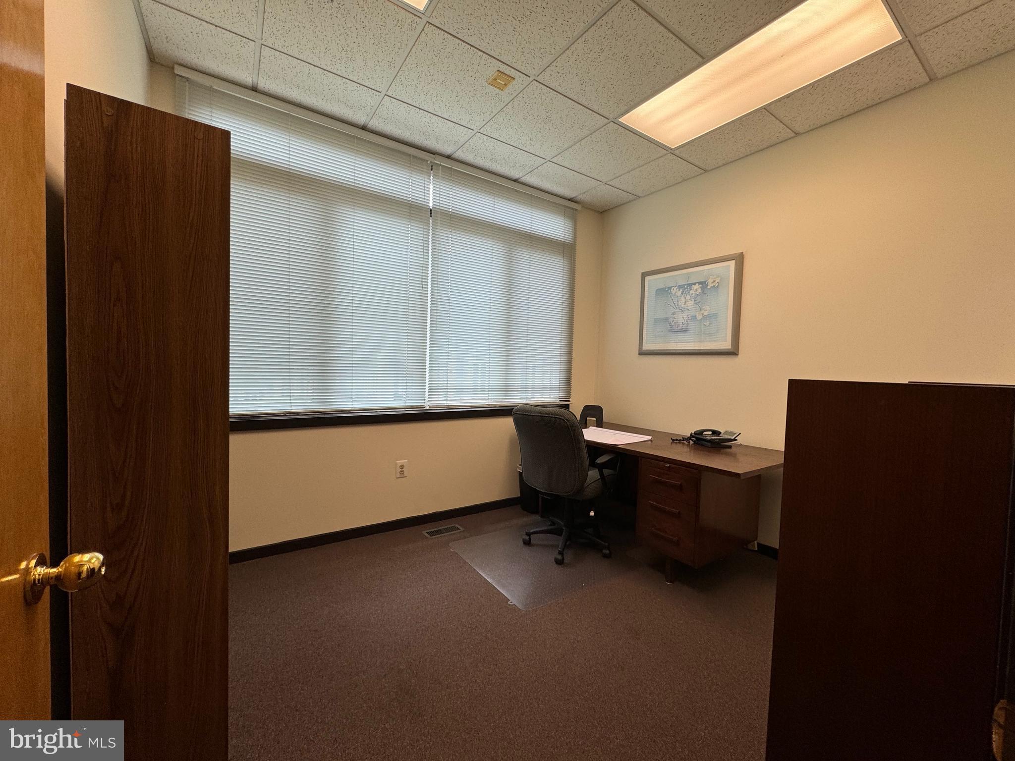 504 CORPORATE DRIVE W W