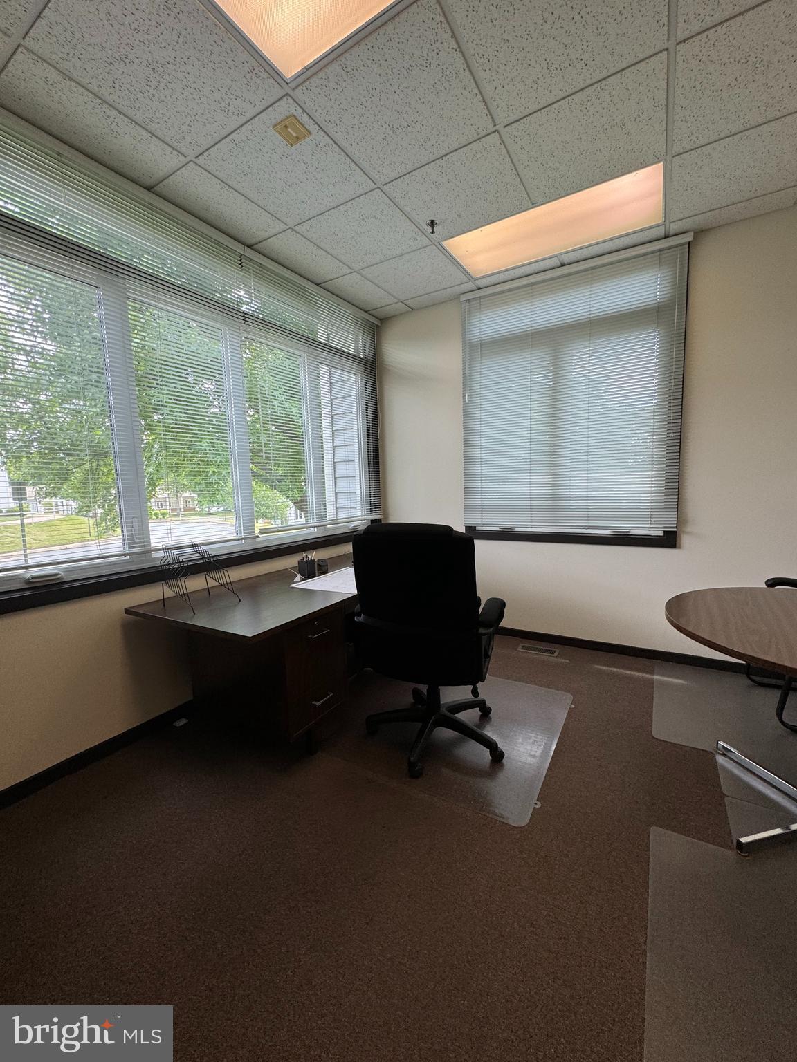 504 CORPORATE DRIVE W W