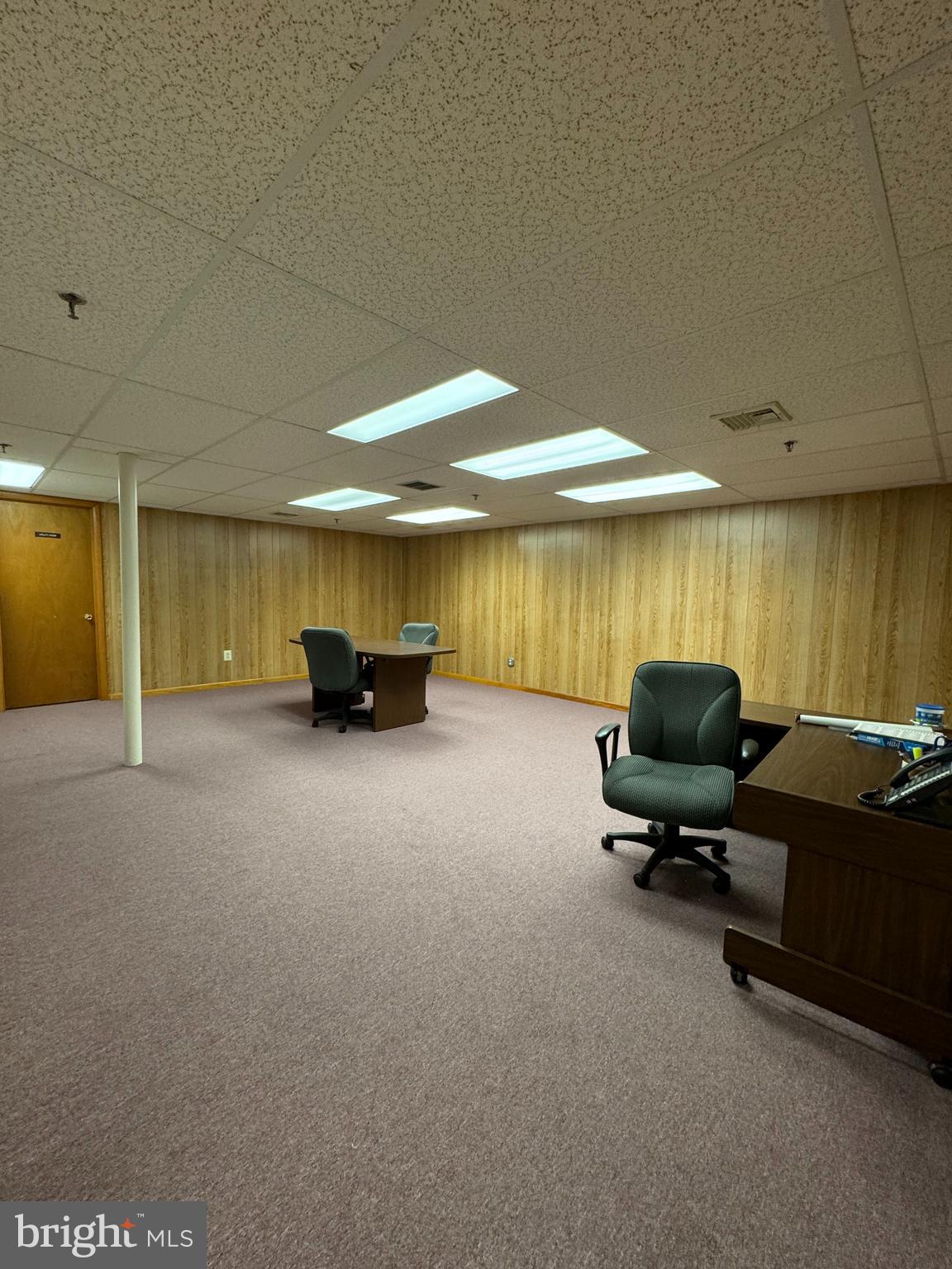 504 CORPORATE DRIVE W W