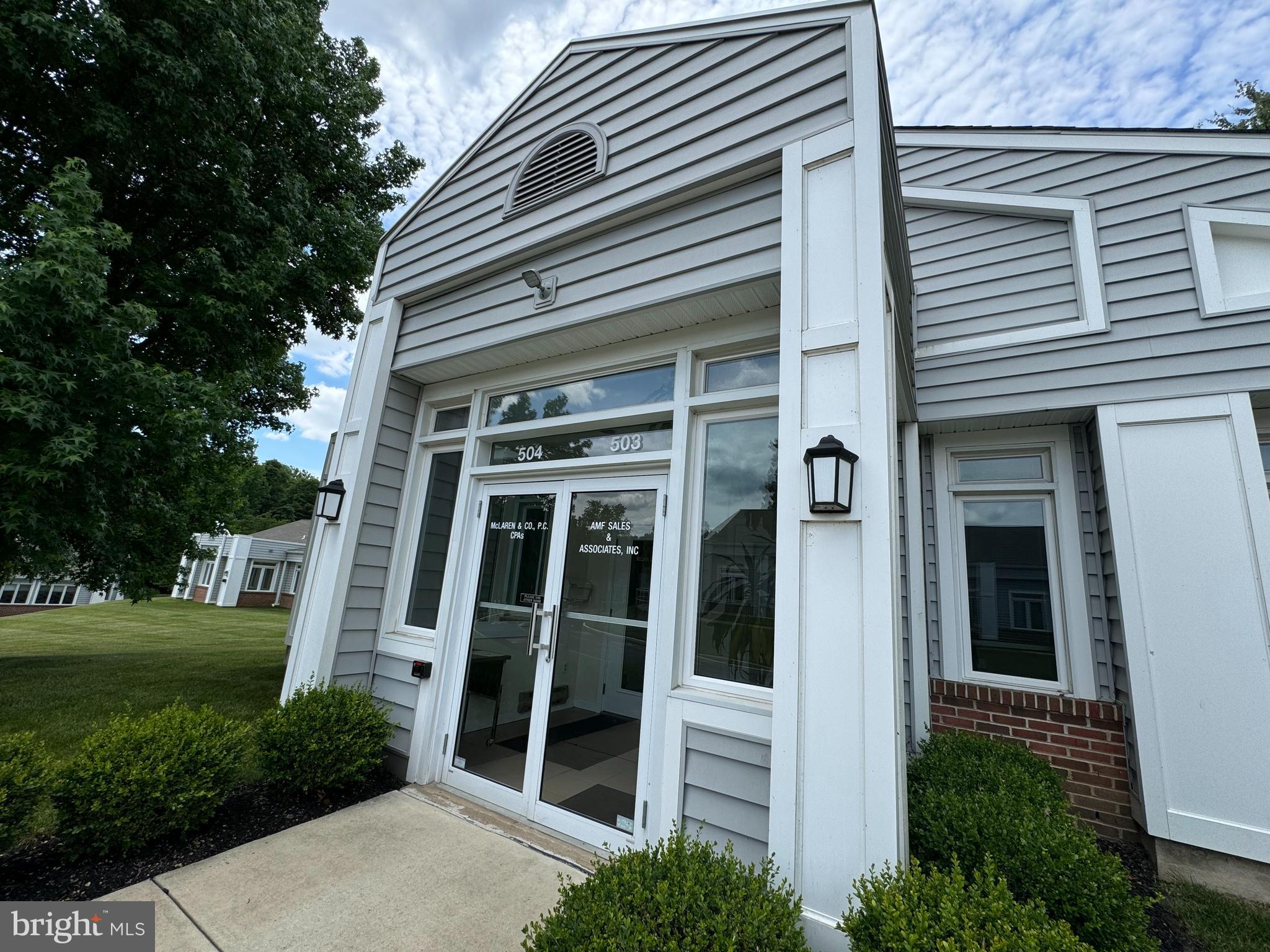 504 CORPORATE DRIVE W W