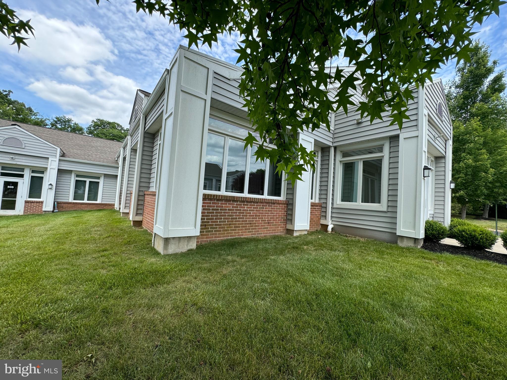 504 CORPORATE DRIVE W W