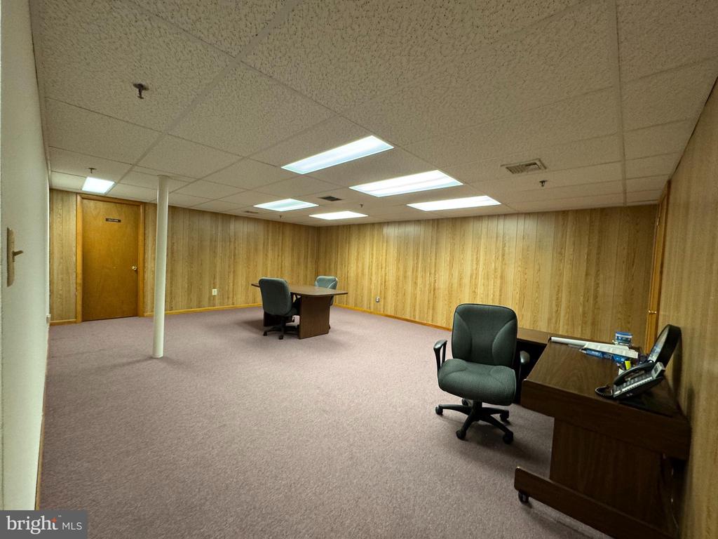 504 CORPORATE DRIVE W W