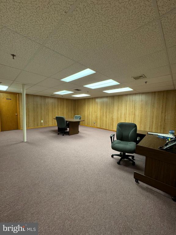 504 CORPORATE DRIVE W W