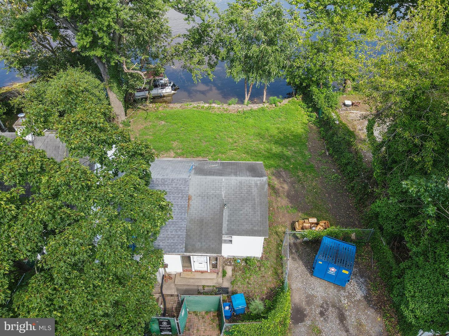 48 Waterloo St