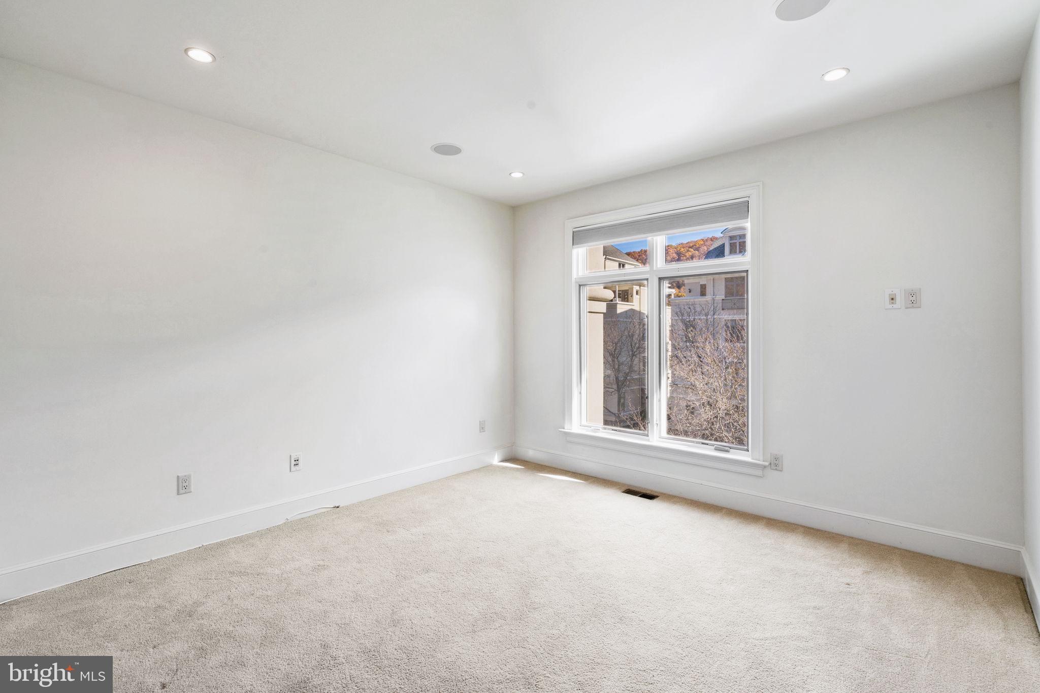 525 Waterview Pl #525