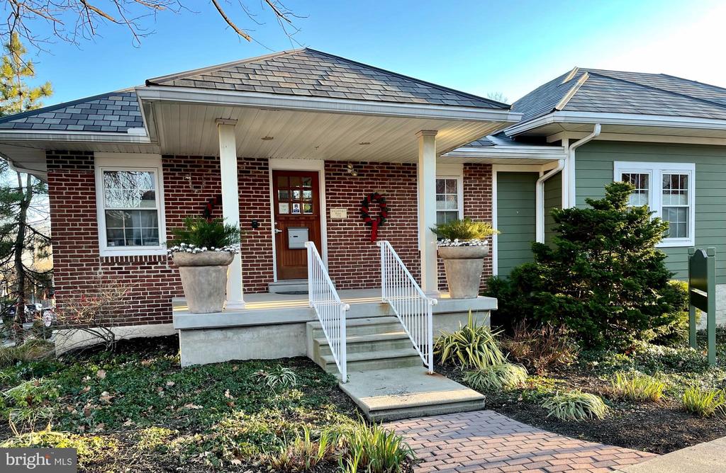48 WEST OAKLAND AVENUE
