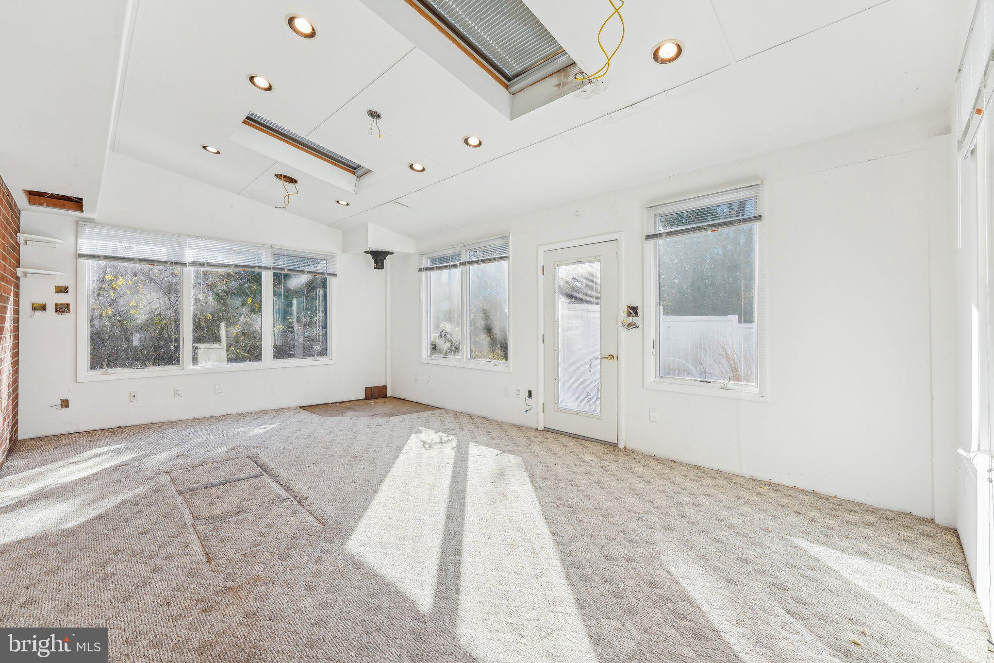 16 Overlook Dr