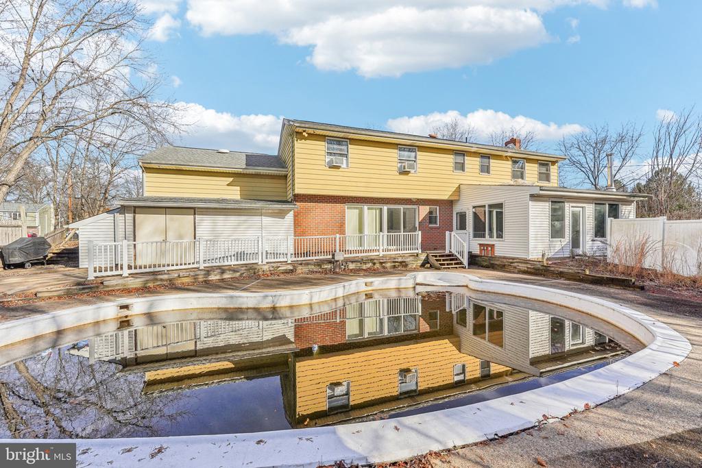 16 Overlook Dr
