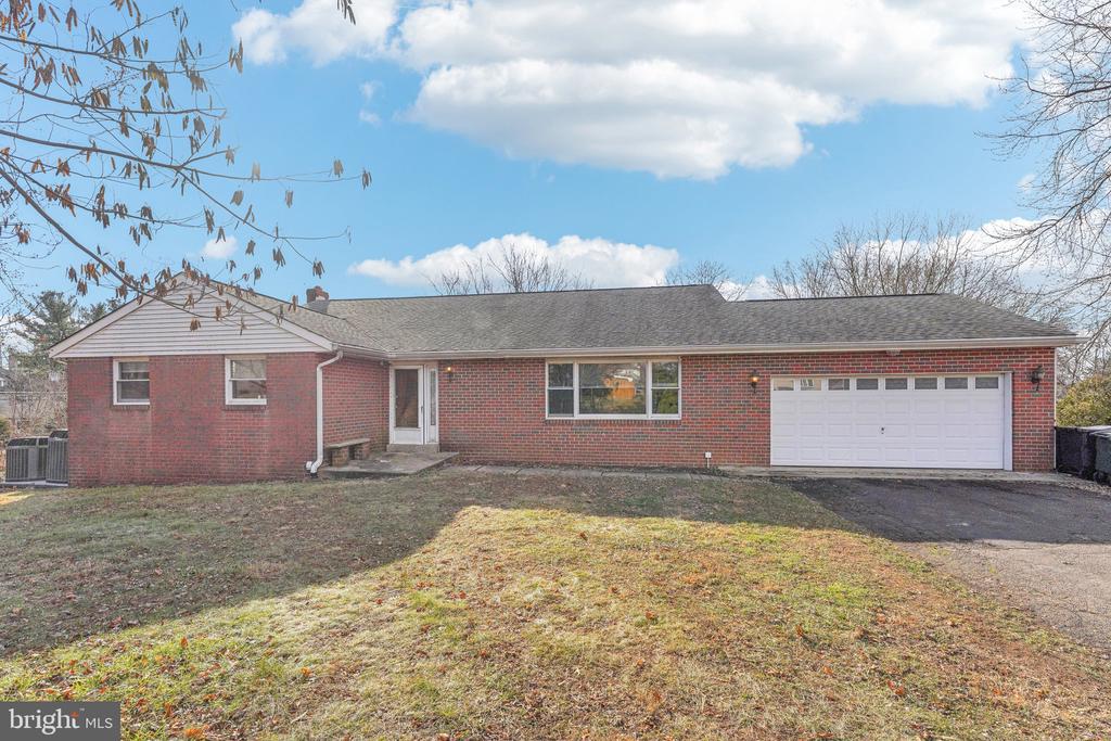 16 Overlook Dr