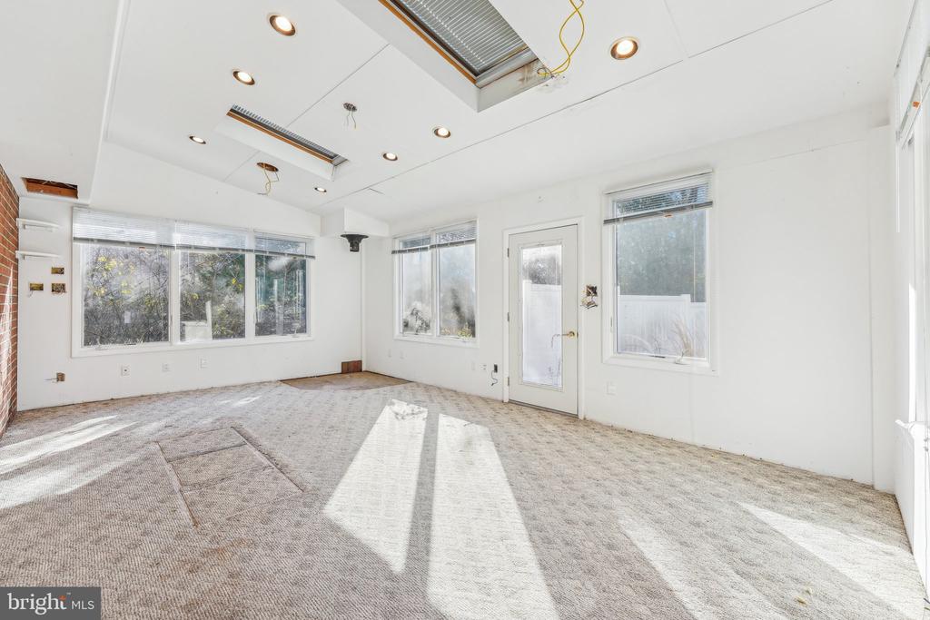 16 Overlook Dr