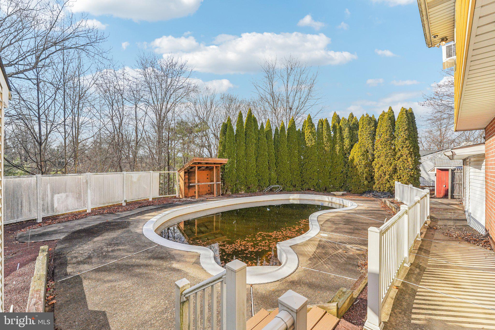 16 Overlook Dr