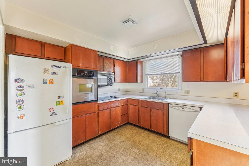 16 Overlook Dr