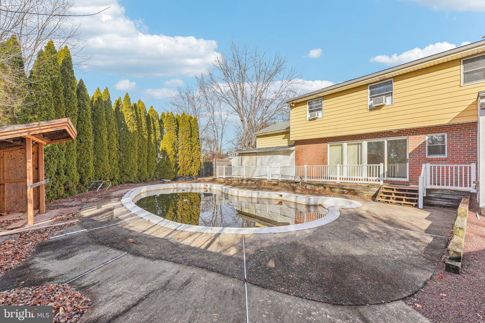 16 Overlook Dr