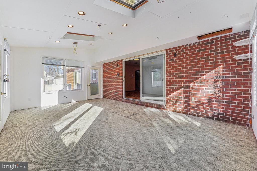 16 Overlook Dr