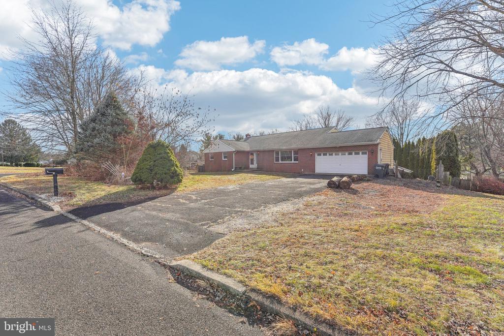 16 Overlook Dr