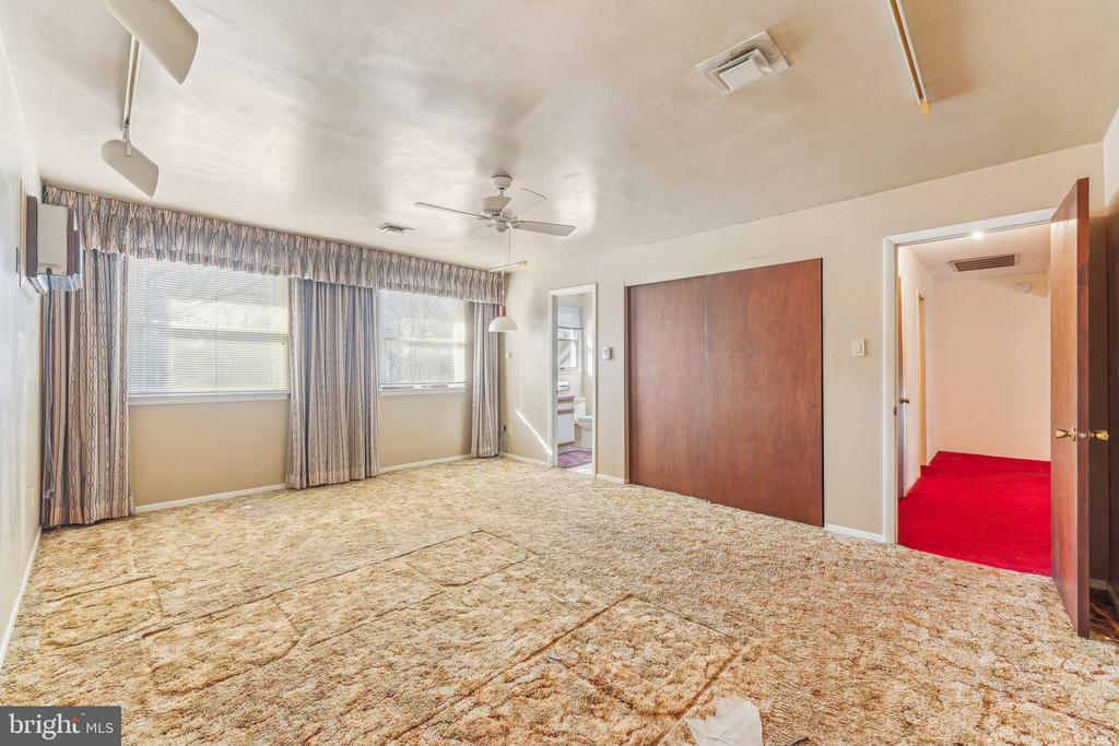 16 Overlook Dr
