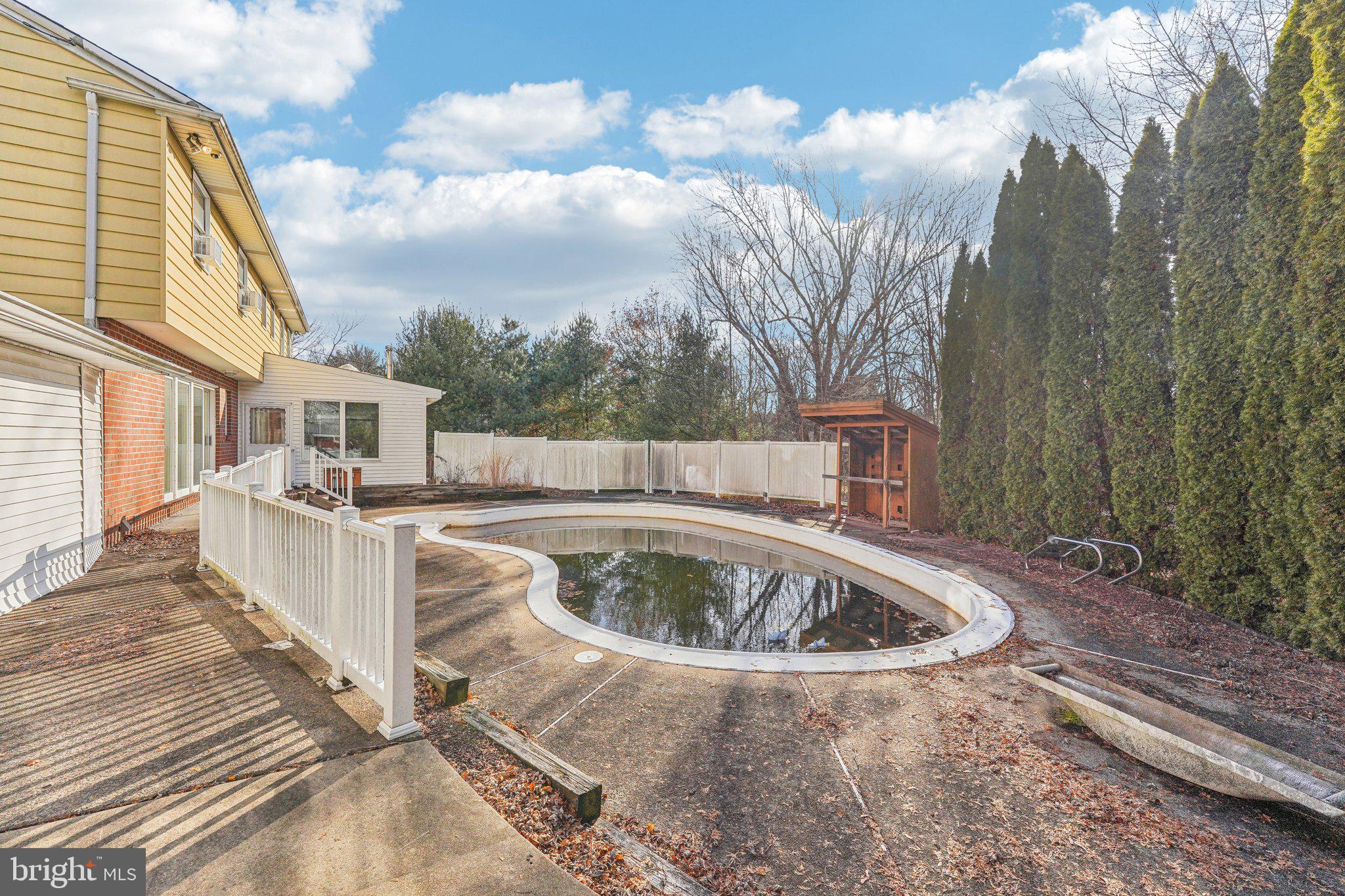 16 Overlook Dr