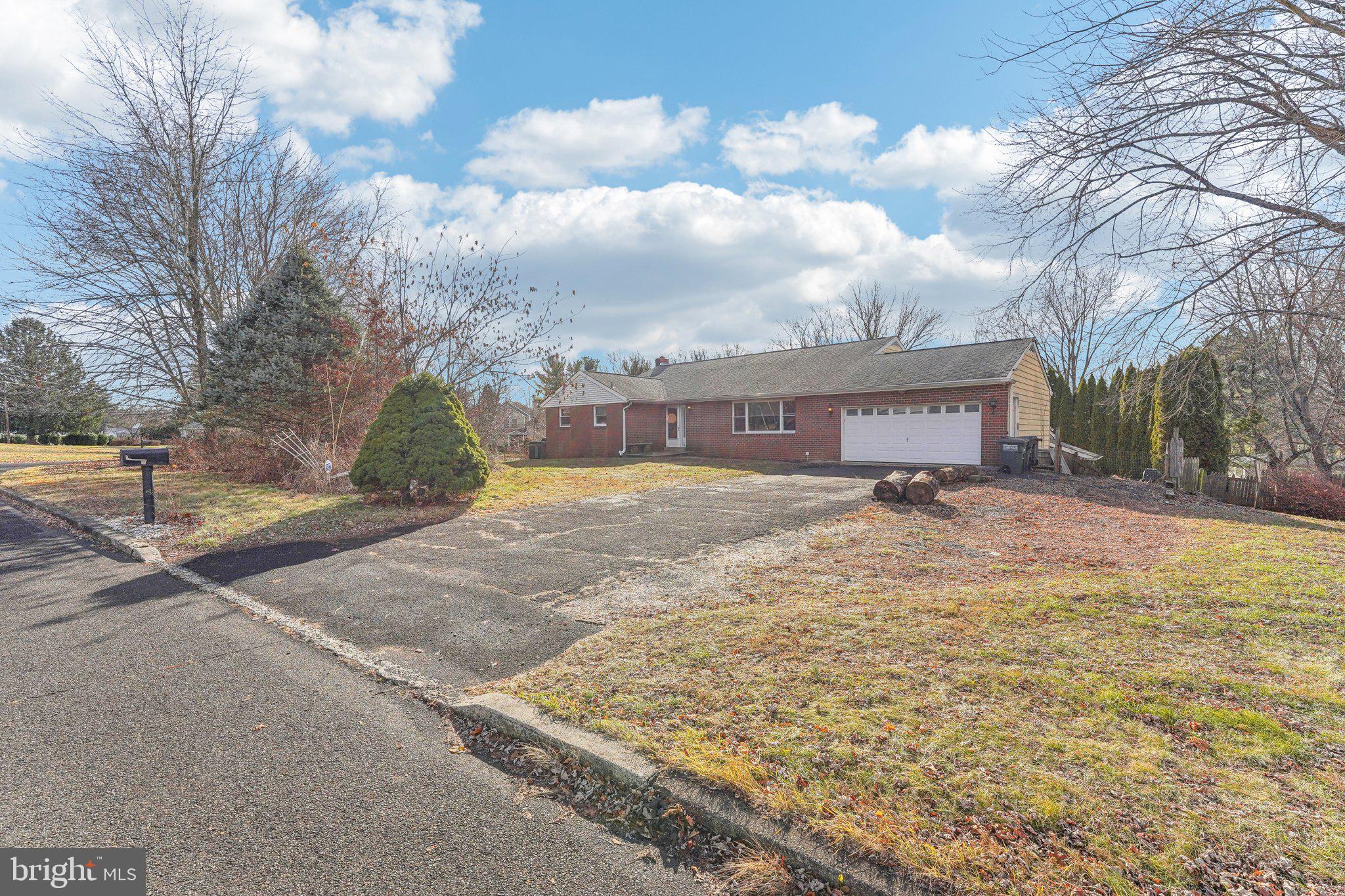 16 Overlook Dr