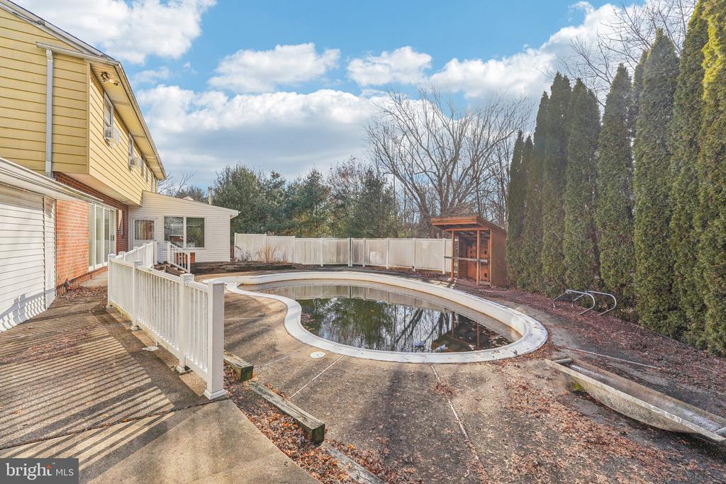 16 Overlook Dr