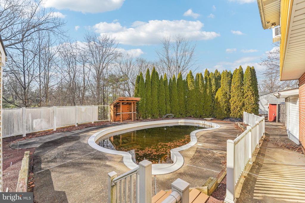 16 Overlook Dr