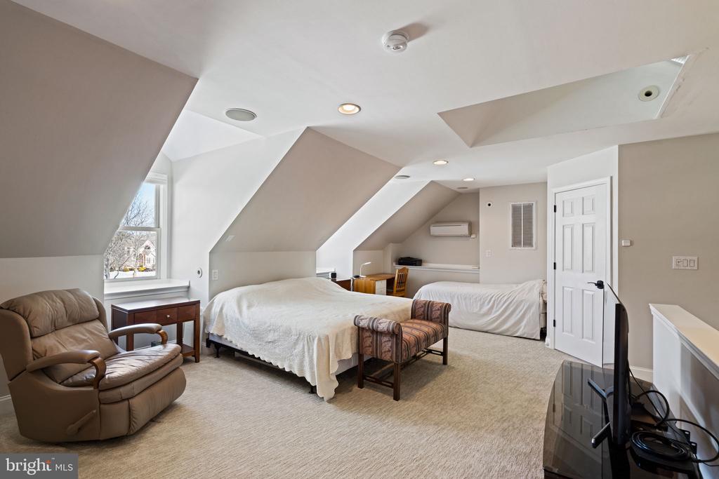 7 Valley View Dr