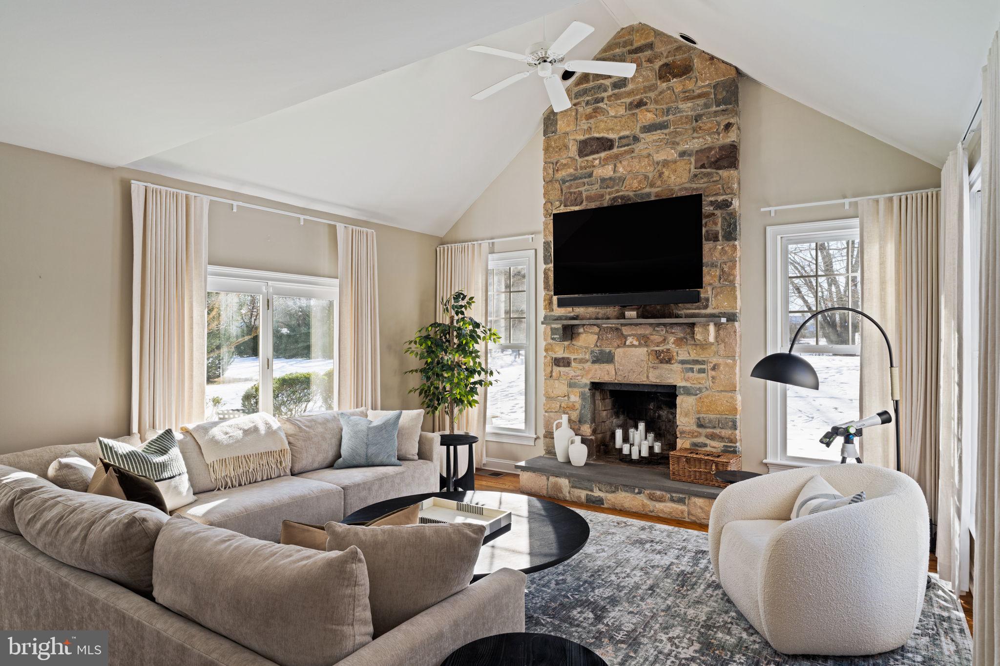 7 Valley View Dr