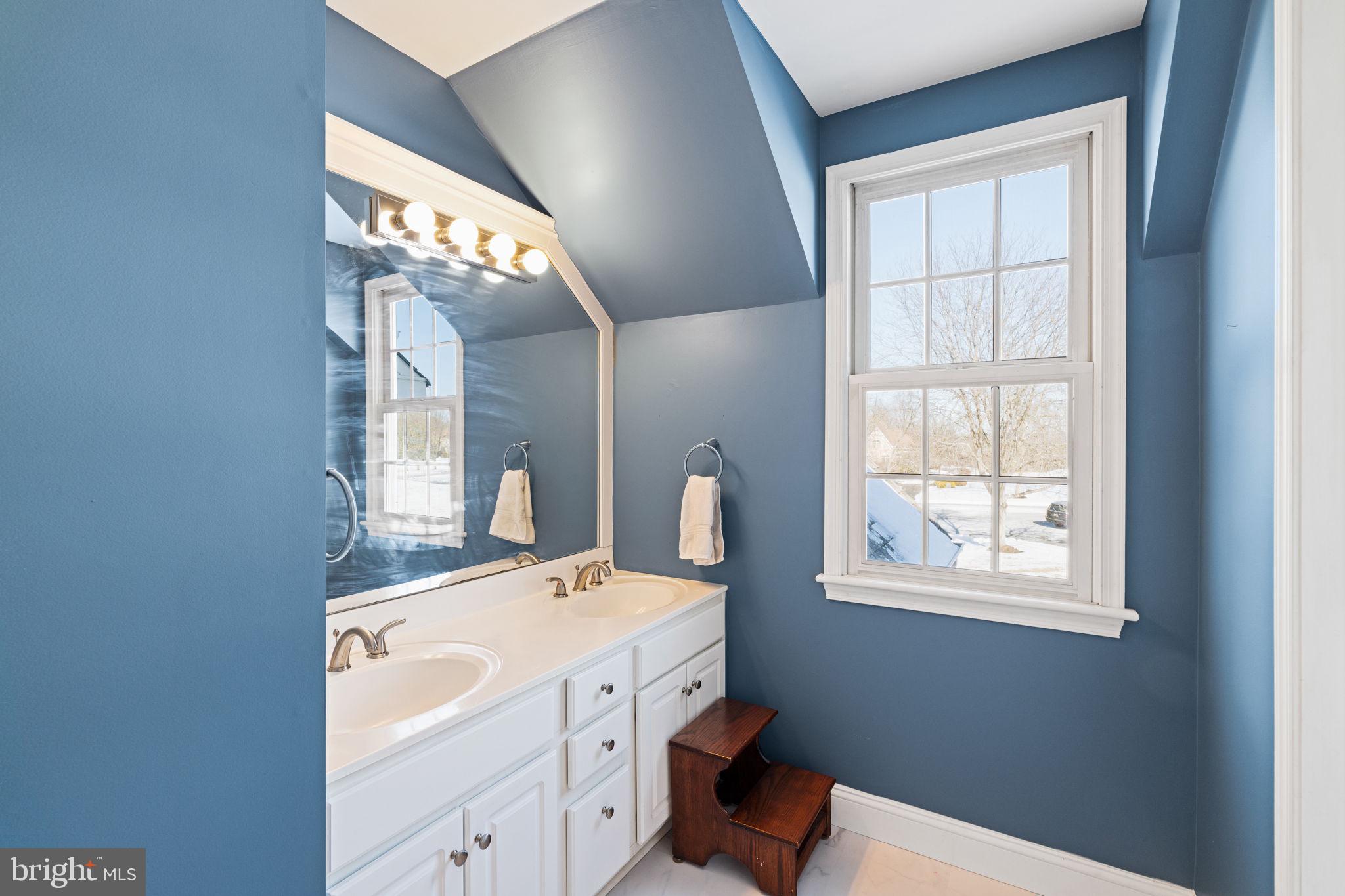 7 Valley View Dr