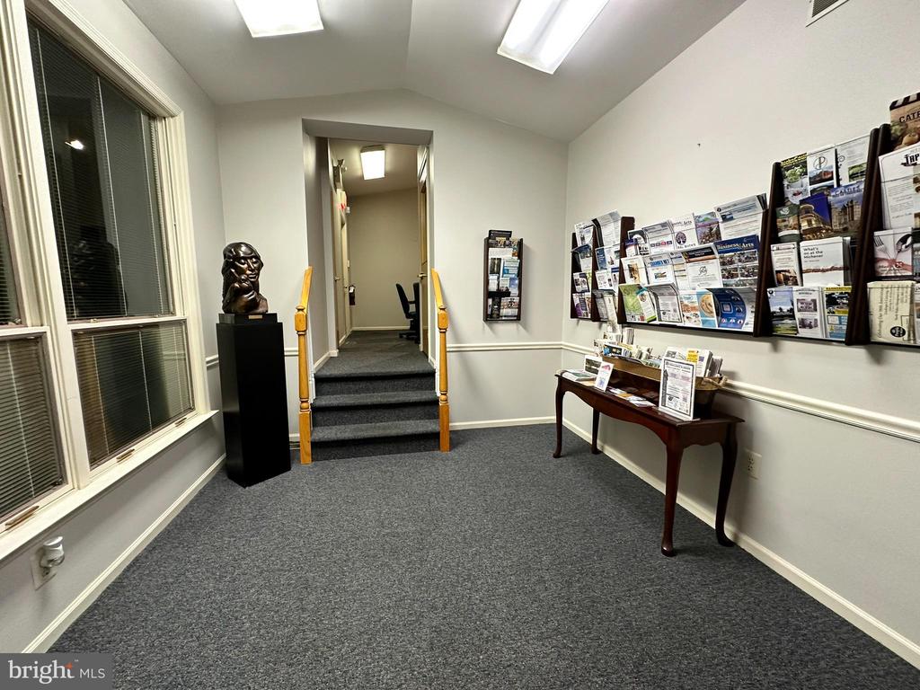 252 W SWAMP ROAD