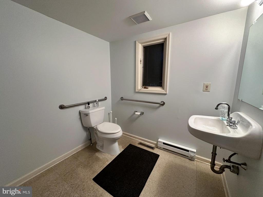 252 W SWAMP ROAD