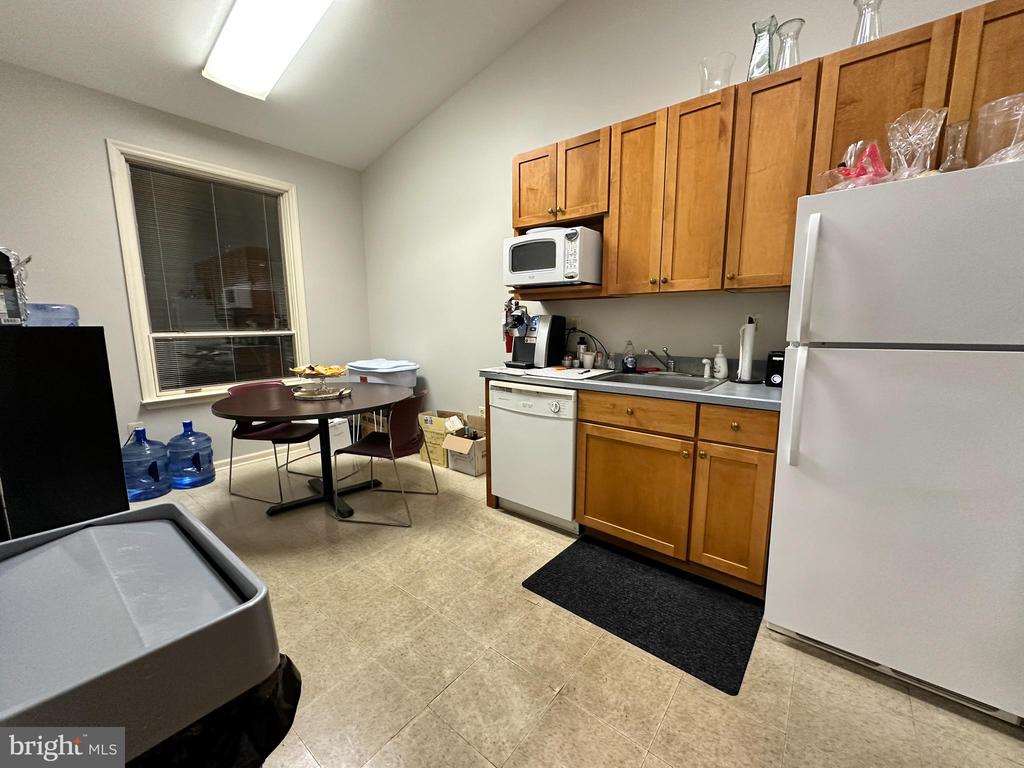 252 W SWAMP ROAD
