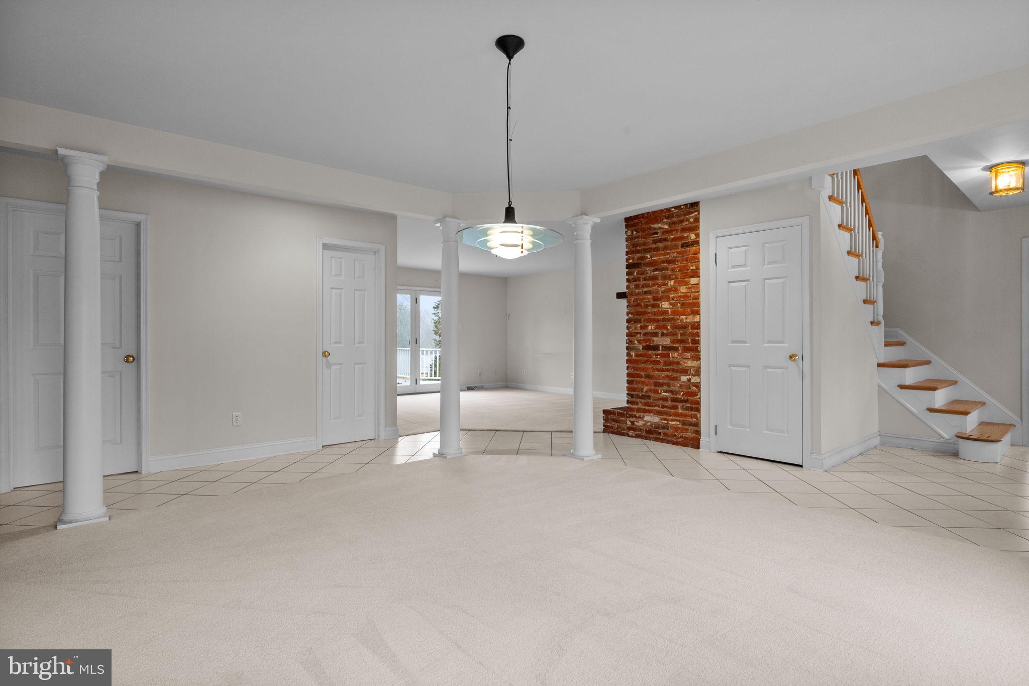 29 Hillside Ln