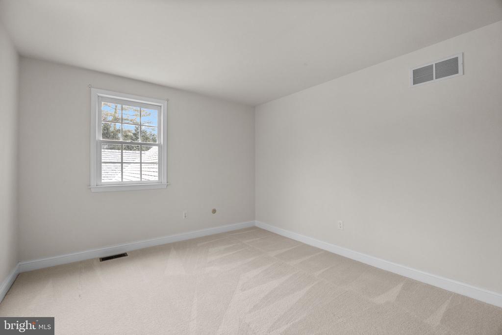 29 Hillside Ln